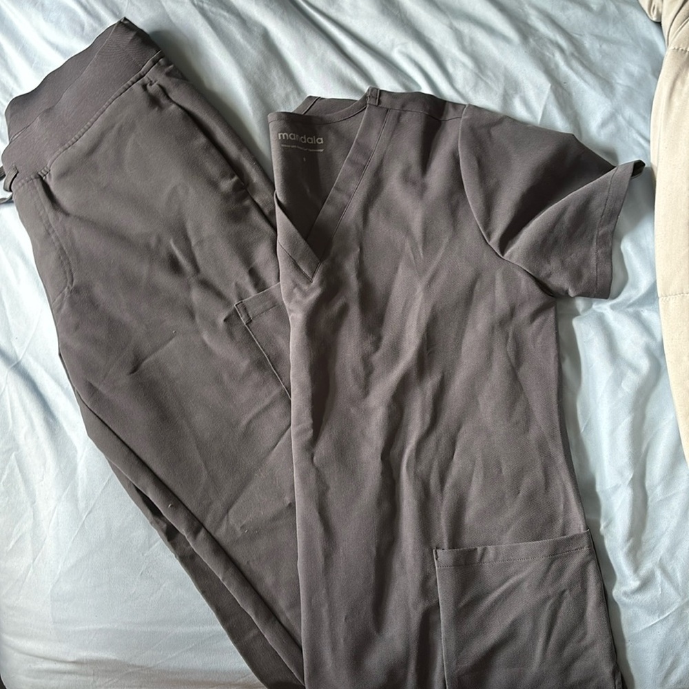 Size small gray mandala scrub top and bottom, joggers